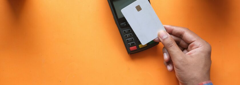 Bce: è boom di pagamenti elettronici